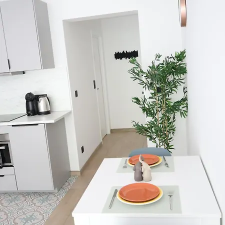 Le Carlton Apartment