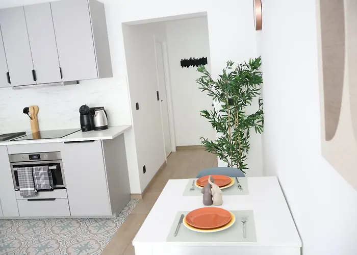 Le Carlton Apartment