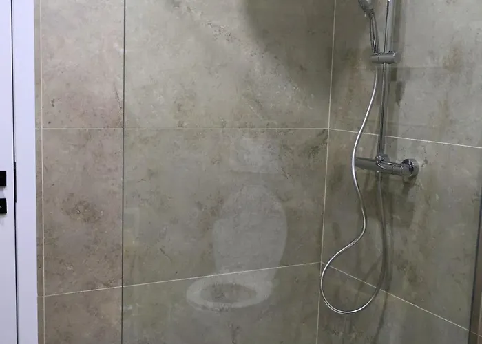 Le Carlton Apartment *